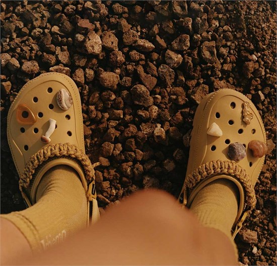 Crocs新聯名洞洞鞋已登場 規格相當高