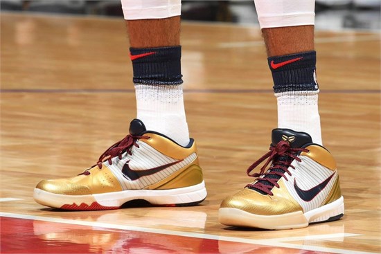 重磅回归！Nike Kobe 4 “Gold Medal” 复刻战靴曝光