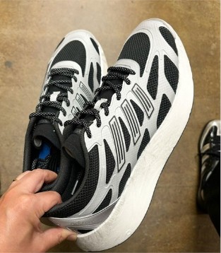 atmos,阿迪达斯,联名跑鞋,时尚