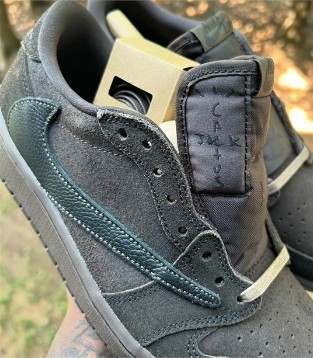 Travis Scott x Air Jordan 1 Low “Velvet Brown” 提前发布