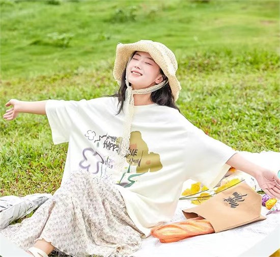 糖果布丁五一穿搭指南 阳光轻潮 邂逅美好初夏