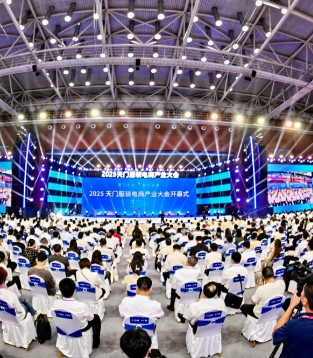 “天门衣尚 智绘全球”2025天门服装电商产业大会圆满举行