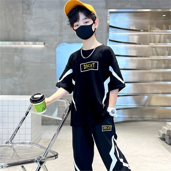 叮当猫男童潮搭 跑跳自在的潮酷范