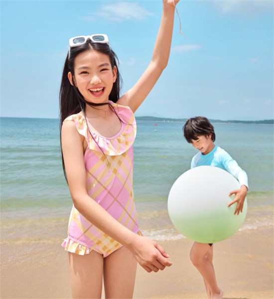 赴约海边 MINI PEACE 泳衣点亮夏日童趣