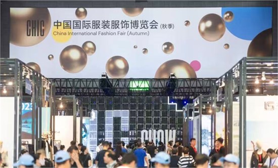 阿尔一百r100闪耀服博会：二十多年运动匠心，共赴儿童时尚新程