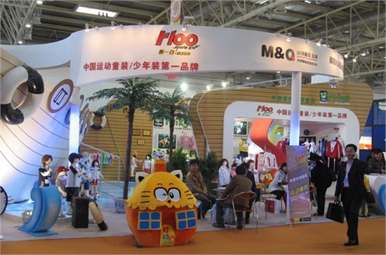 阿尔一百r100闪耀服博会：二十多年运动匠心，共赴儿童时尚新程