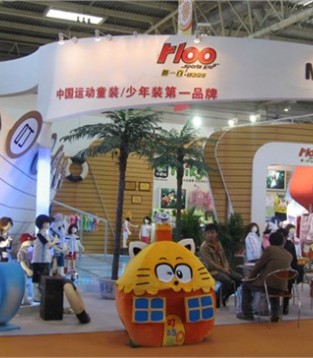 阿尔一百r100闪耀服博会：二十多年运动匠心，共赴儿童时尚新程