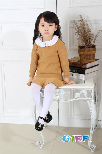 卡丹路童装品牌2017年秋季娃娃领毛衣连衣裙