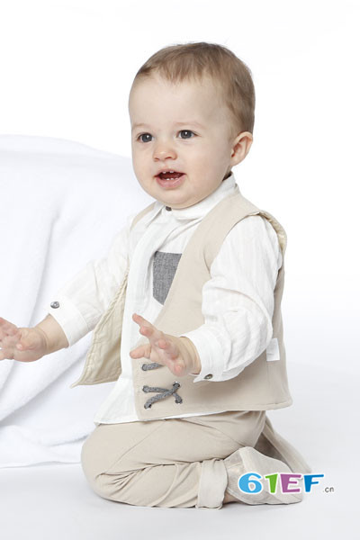 奥斯塔童装品牌2017年新品绅士婴幼外出服套装