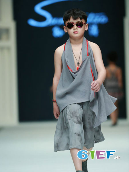 SUN HAI TAO童装品牌个性时尚男披风套装