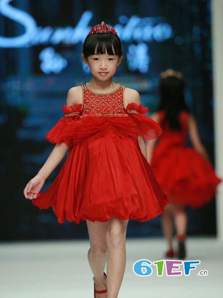 SUN HAI TAO童装品牌时尚复古露肩礼裙
