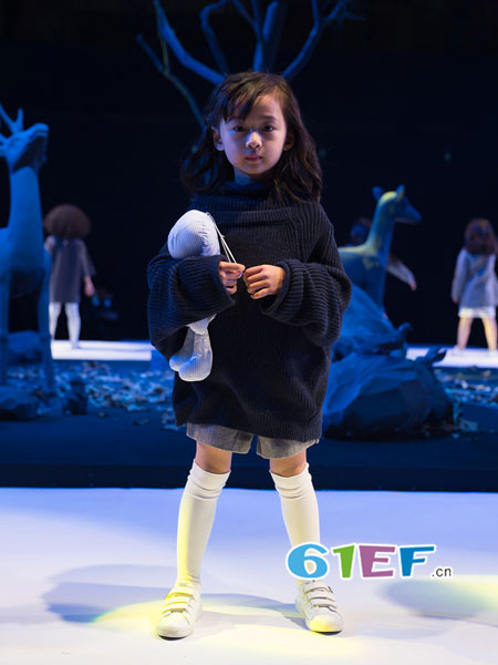 乐比悠悠童装品牌2017年秋冬韩式休闲保暖高领女毛衣