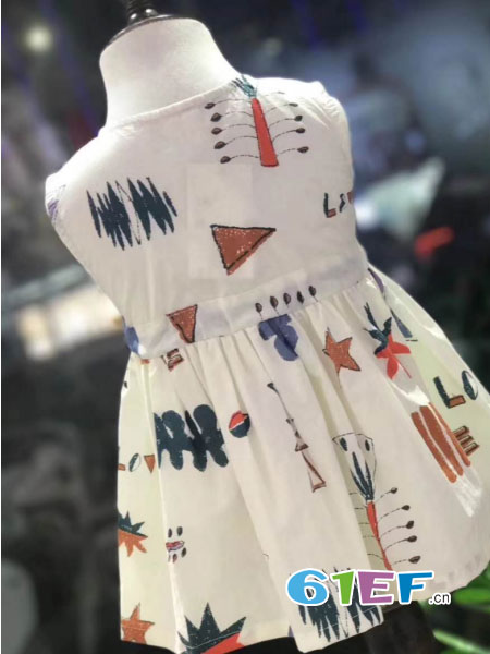 三年七班童装品牌2018春夏新款连衣裙荷叶边飞袖连衣裙
