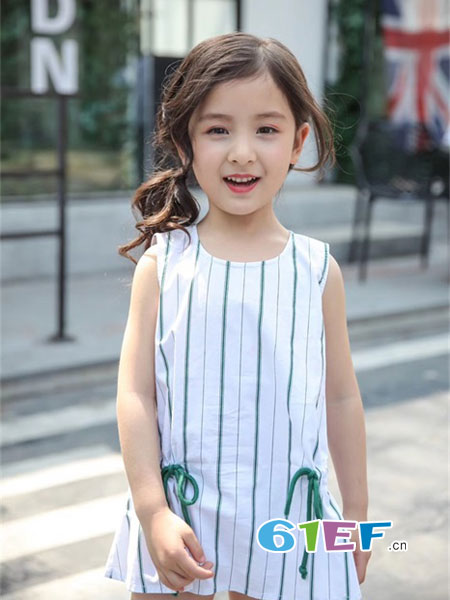 童装品牌2018春夏轻薄透气的宽松竖条纹无袖背心