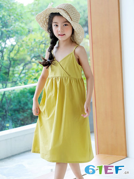 凯芭比童装品牌2018春夏韩版儿童长款连衣裙中大童度假吊带童裙黄色海滩