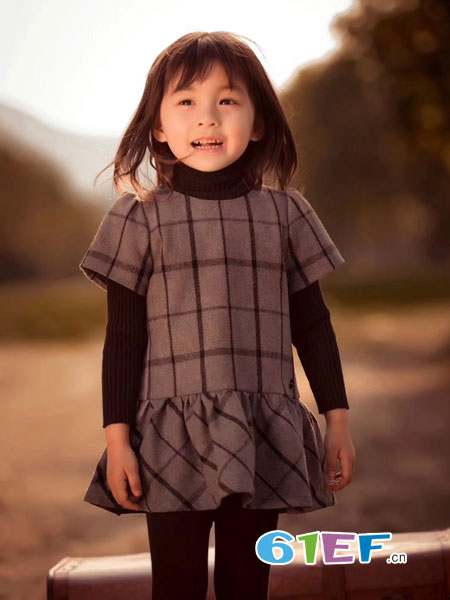 贝比Bienpepe童装品牌2018秋冬女童装纯棉针织连衣裙