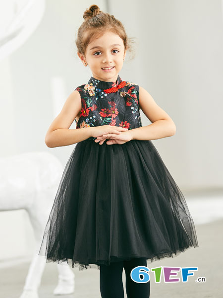 可趣可奇童装品牌2018秋冬气质优雅黑色显瘦中长款连衣裙