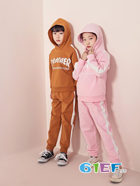 童装品牌2018秋冬新款儿童装洋气韩版女孩连帽休闲两件套