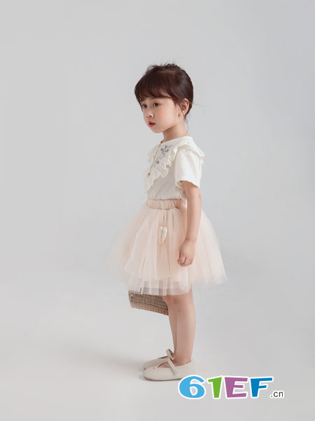 童装品牌2019春季立体花朵长袖上衣 儿童可爱娃娃领纯棉T恤