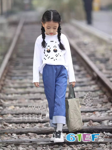 琴小鸥qinxiaoou童装品牌2019春季图案宽松套头卷边针织衫卫衣