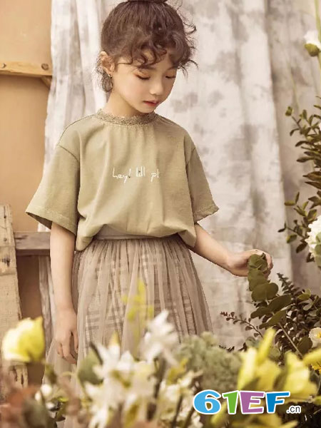 莉莉白童装品牌2019春夏T恤时尚百搭拼接蕾丝小半高领套头短袖女上衣