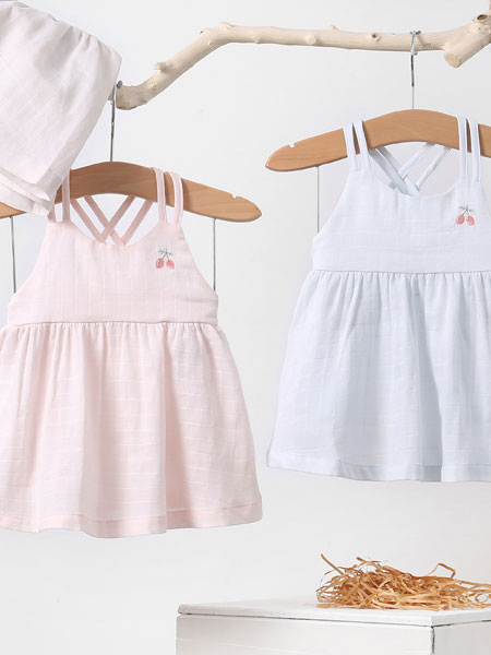 英贝蒂儿童装品牌设计风格简洁，舒适，优雅，个性