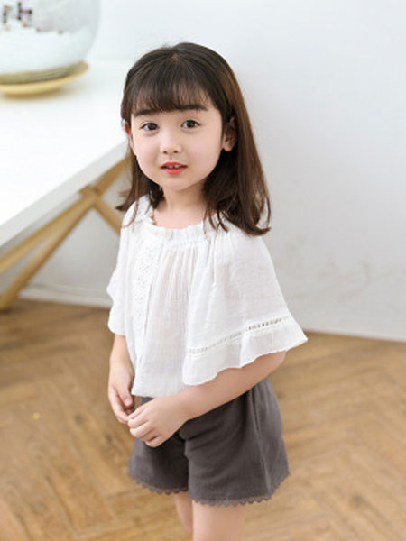 韩芽儿童装品牌2019春夏宽松白色衬衣韩版蕾丝喇叭袖娃娃衫