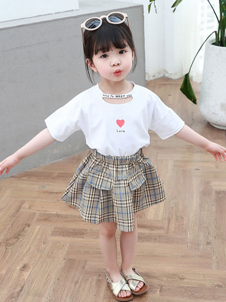 童装品牌2019春夏可爱洋气韩版爱心T恤格子短裙套装