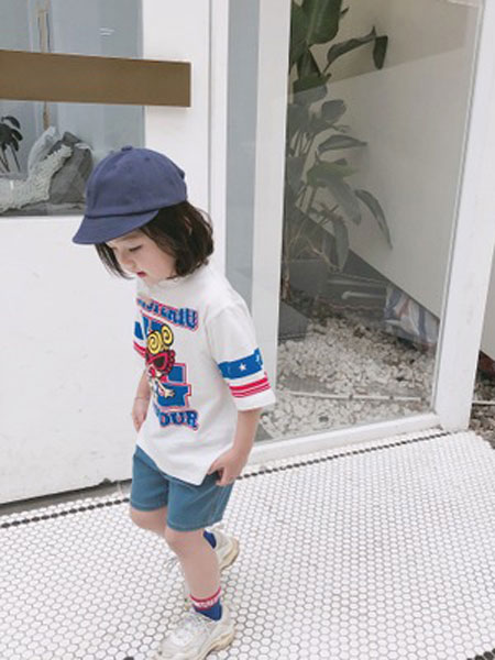 童装品牌2019春季时尚海军风蓝色条纹纯棉T