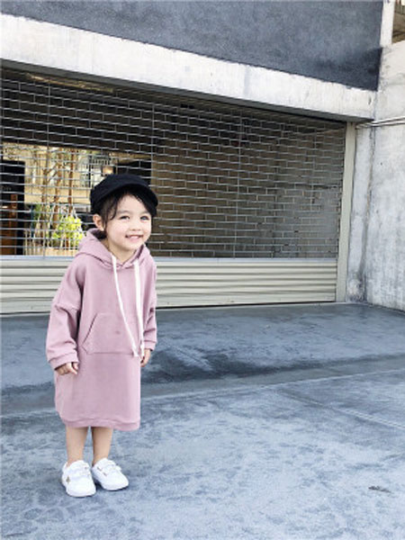 左左王子童装品牌2019春季中小童女童字母贴布连帽卫衣中长款