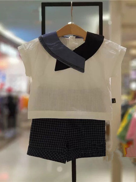 童装品牌2019春夏白色T恤交叉领小格子短裤套装
