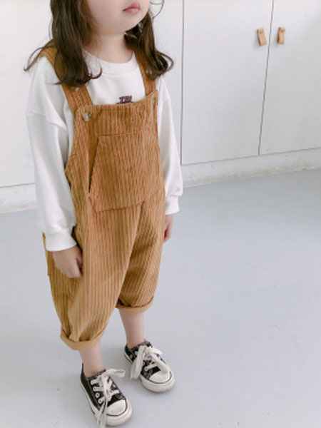 童装品牌2019春夏灯芯绒背带裤条绒大口袋