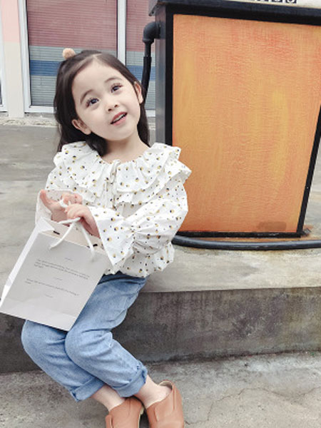 蓝色小镇童装品牌2019春夏娃娃领上衣宝宝洋气束腰衬衫