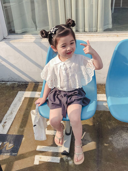 蓝色小镇童装品牌2019春夏蕾丝边衬衫+短裤宝宝洋气两件套