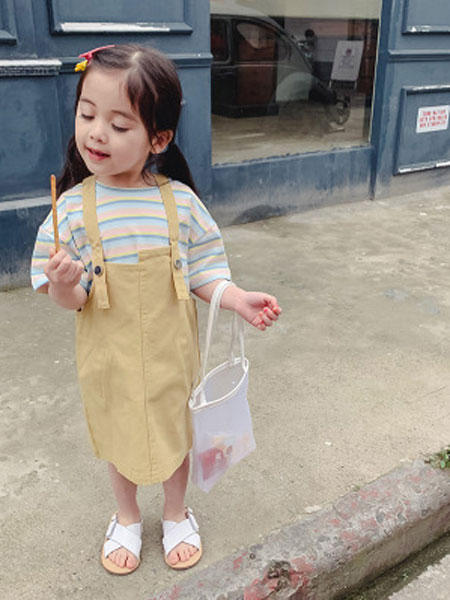 童装品牌2019春夏短袖T恤+背带裙宝宝洋气两件套