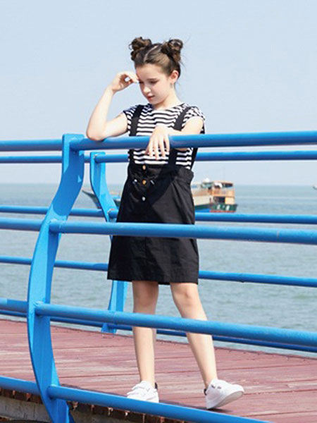 淘气贝贝/可趣可奇/艾米艾门童装品牌2019春夏条纹针织衫+不规则半身裙套装