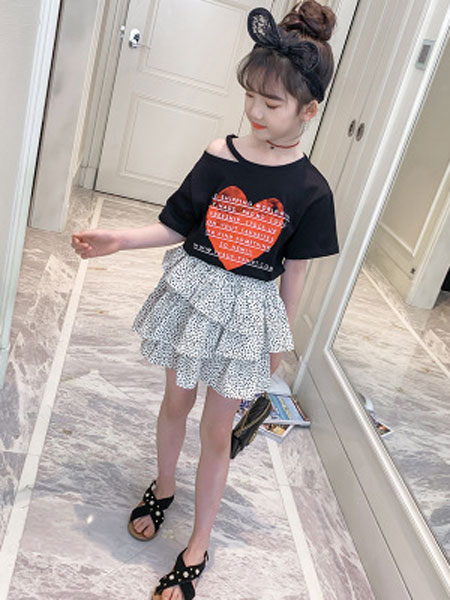 甜丝童装品牌2019春夏露肩短袖t恤短裙套装