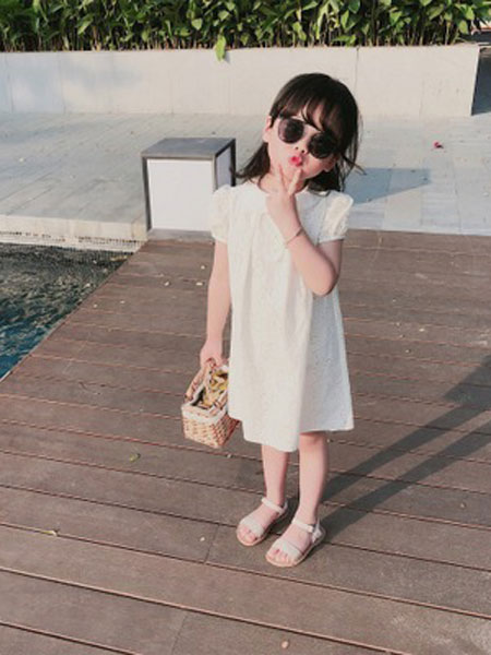 同宣童装品牌2019春夏白色蕾丝连衣裙