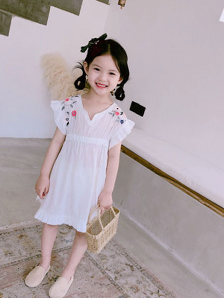 童装品牌2019春夏白色全棉花朵刺绣连衣裙