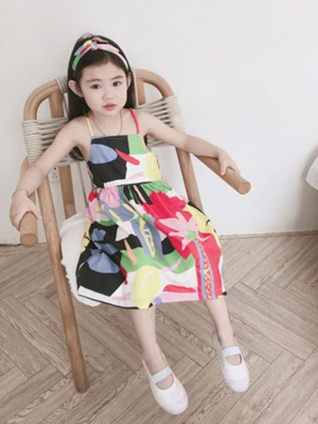 Sumcico童装品牌2019春夏彩色涂鸦吊带连衣裙