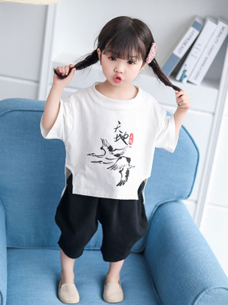 囡菲囡童装品牌2019春夏短袖+七分裤两件套