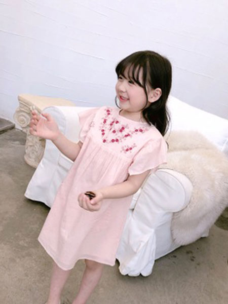 西柯童装品牌2019春夏全棉粉色刺绣连衣裙