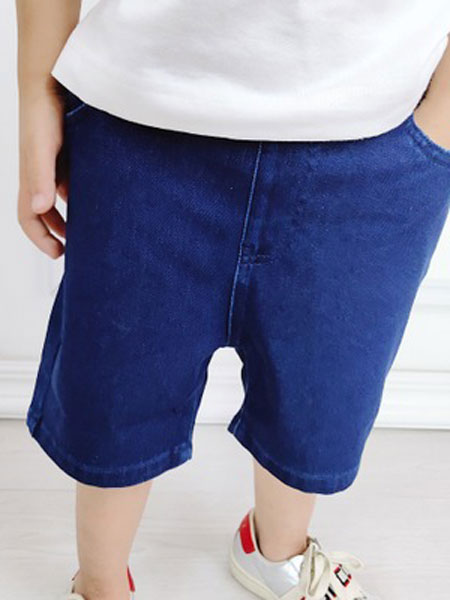 MINI MOON童装品牌2019春夏后袋猩猩印花蓝色牛仔裤