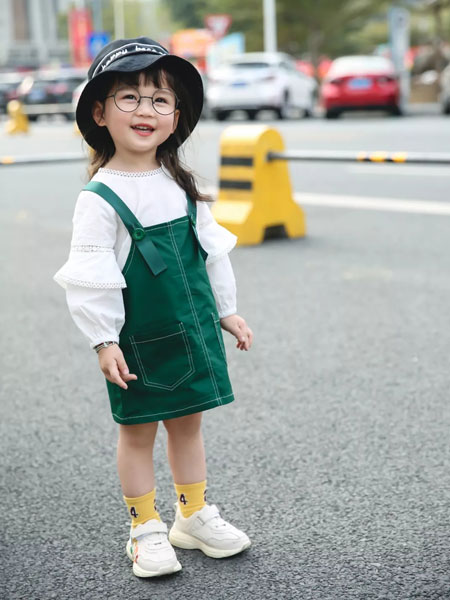童装品牌2019春夏白色长袖吊带裙