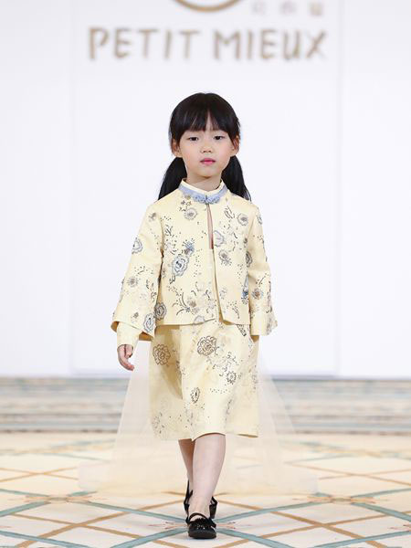 贝的屋童装品牌2019春夏中式旗袍上衣半裙绣花套装