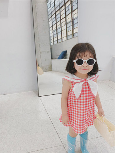 童装品牌2019春夏新款韩版学士领无袖格子连衣裙