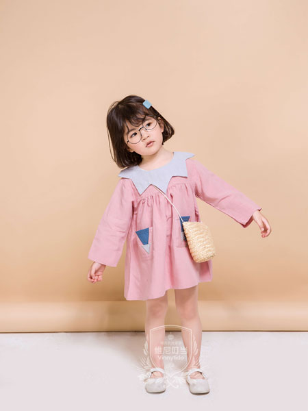 维尼叮当童装品牌2019秋季粉色韩版拼色娃娃领连衣裙