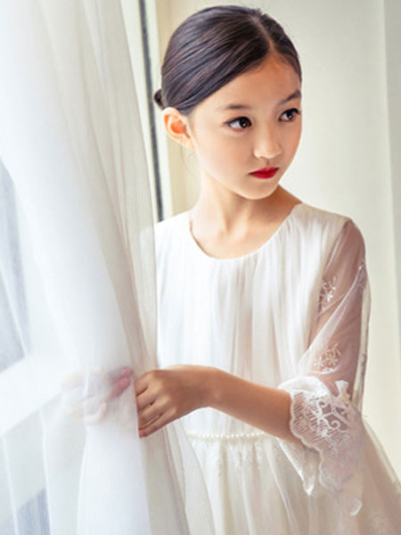 童装品牌2019秋季很仙的泡泡袖网纱连衣裙女白色裙子潮流