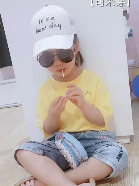 可米芽童装品牌2019黄色衬衫短袖