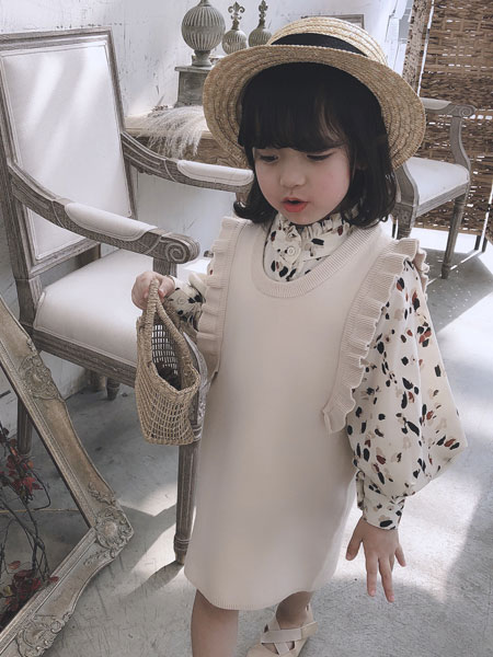 萌恩小酱童装品牌2019秋冬白色裙印花衬衫